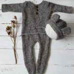Surpyjama à oreilles de lapin tricoté aux pieds pour bébé_10