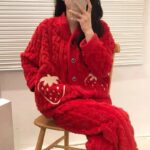 Surpyjama avec motif fraises en polyester polaire pour femme_4