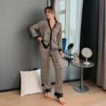 Surpyjama de luxe en polyester pour femme à col V_11