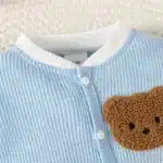 surpyjama bébé en coton gaufré bleu avec broderie ourson.