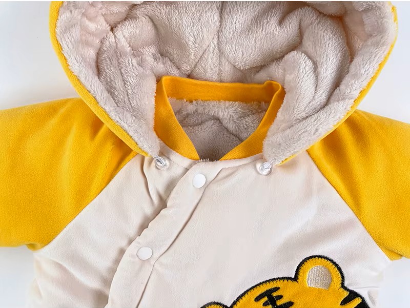 Combinaison bébé tigre matelassée à capuche : grenouillère épaisse boutonnée pour l'hiver – Image 3