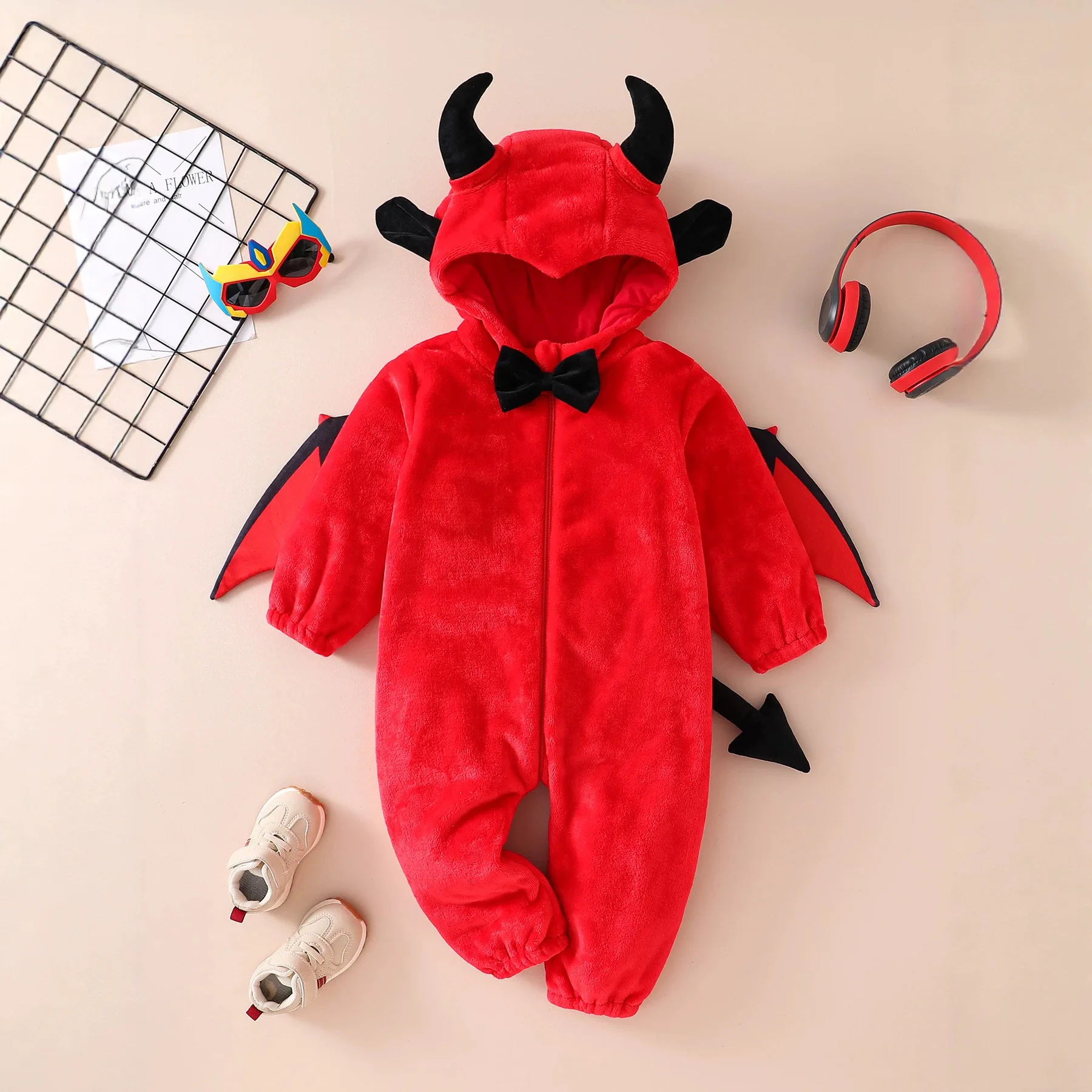 Combinaison bébé diable rouge à capuche en polaire avec cornes, ailes et queue, déguisement Halloween