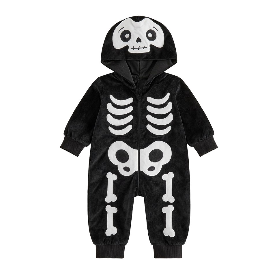 Combinaison bébé Halloween squelette noir en velours avec capuche et os blancs, sur fond blanc