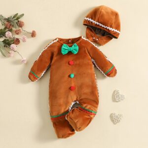 Combinaison bébé bonhomme pain d'épices avec nœud papillon vert et bonnet assorti, posée à plat